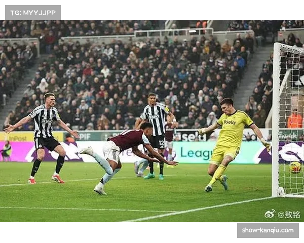 阿斯顿维拉防守转换，沃特金斯越位进球反衬防线前压时机